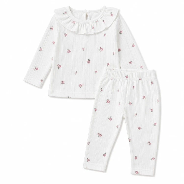 bialy-komplet-dziewczecy-w-kwiaty-bluzka-z-falbanka-i-legginsy.webp