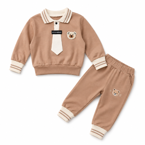 bezowy-komplet-chlopiecy-bluza-z-krawatem-i-spodnie-z-misiem.webp