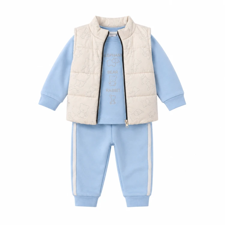 blekitny-komplet-chlopiecy-z-kamizelka-spodniami-i-bluza.webp